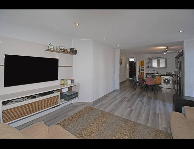 2 BEDROOM APARTMENT FOR SALE IN HOUGHTON ESTATE